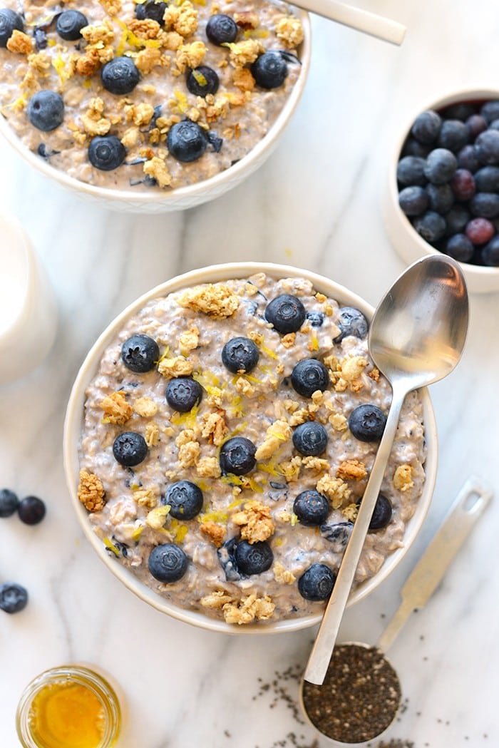 Make these Blueberry Overnight Oats so that you can have breakfast ready to go tomorrow morning! All the same flavors of a blueberry muffin but 100% better for you! bowl of overnight oats blueberry