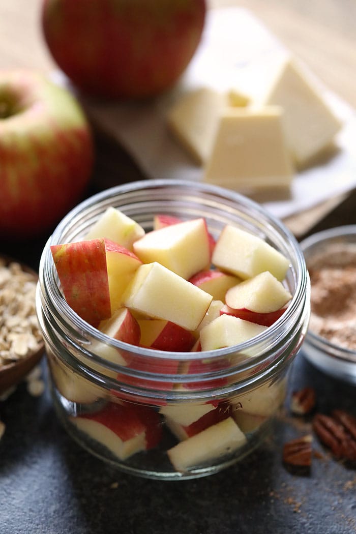 No stove? No problem. This Instant Pot Apple Crisp is made completely in the Instant Pot. All of your favorite fall flavors and spices in one delicious dessert with a drool-worthy crunchy crisp topping. Make this healthy dessert for a treat this week! Sliced apples in a mason jar