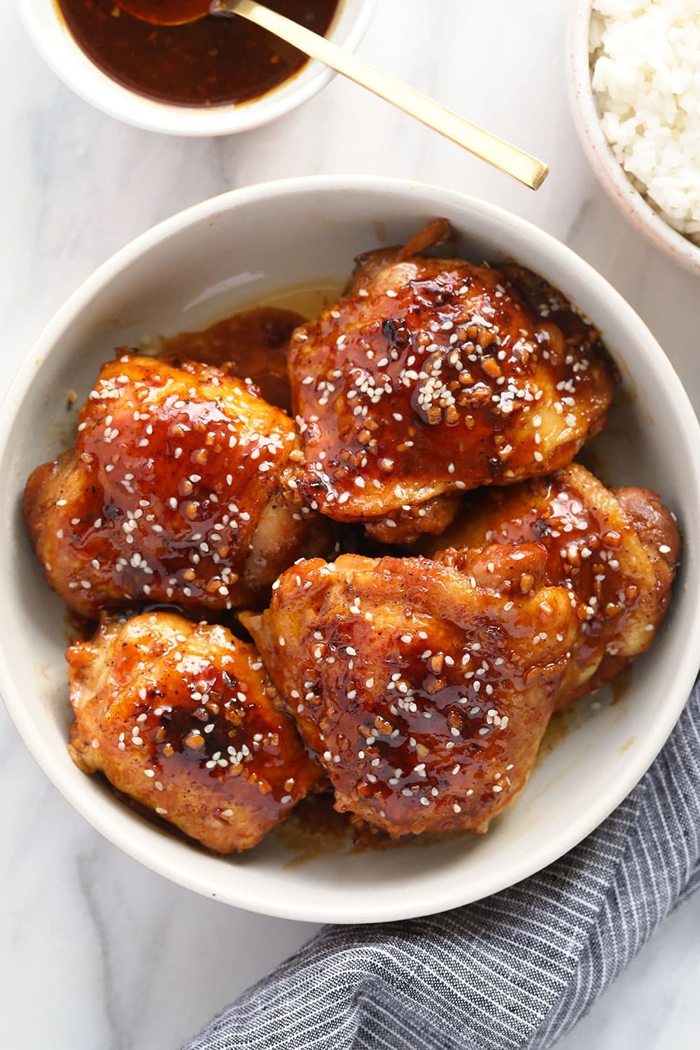 The best chicken thighs in honey garlic sauce made in less than 30 minutes in the Instant Pot! honey garlic chicken thighs in bowl