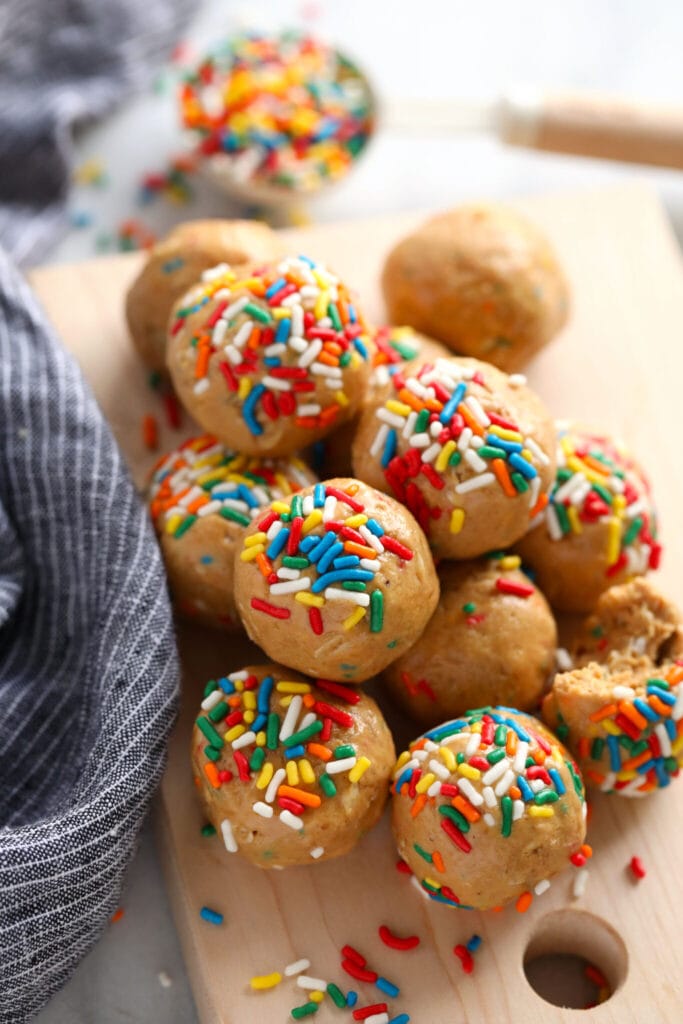 These super flavorful Cake Batter Protein Balls are energy packed from 6 simple ingredients. And no food processor required! protein balls