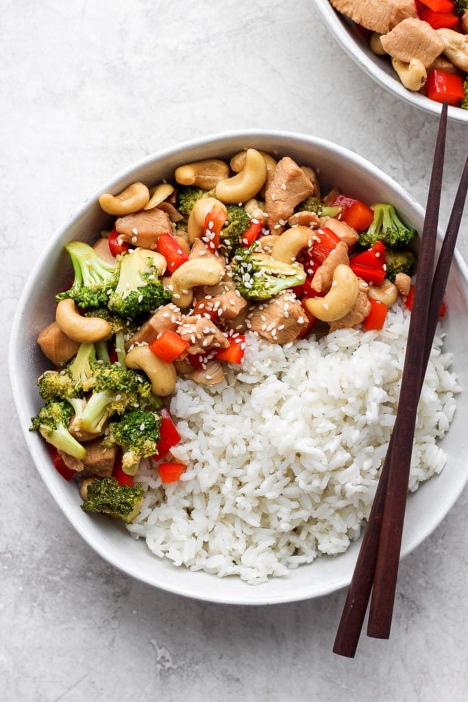 chicken stir fry in bowl