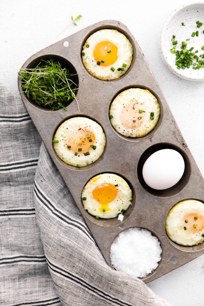 Perfectly cooked baked eggs in a muffin tin! Muffin tin eggs are the best breakfast or snack and can be made ahead of time. muffin tin eggs