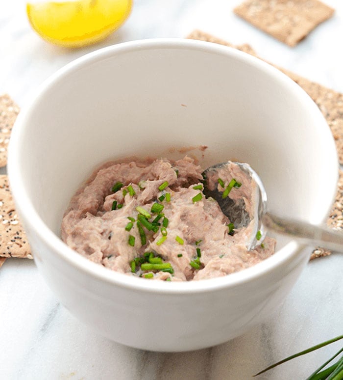 Are you looking for a tuna salad made without mayo? You hit the jackpot! This quick, 4-ingredient Healthy Tuna Salad Recipe only takes 5 minutes to make, and is packed with 34 grams of protein. The perfect post-workout snack! healthy tuna salad in a bowl