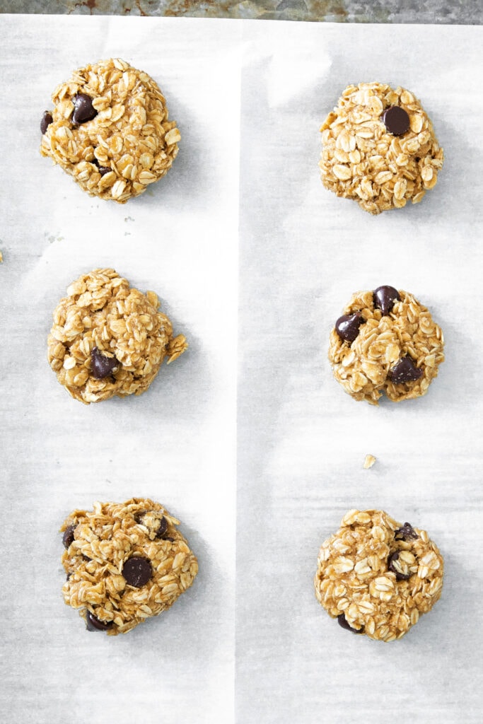 Perfectly chewy on the inside and crispy on the outside peanut butter chocolate chip cookies. These are seriously the best healthy peanut butter oatmeal cookies you've ever had! oatmeal cookies on cookie sheet