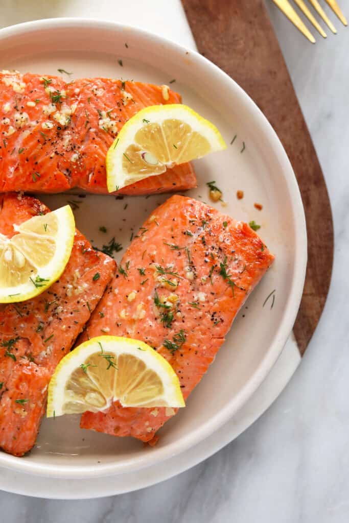 Make this Lemon Butter Pan Seared Salmon in 30 minutes or less using fresh salmon, butter, garlic, and lemon! seared salmon on plate