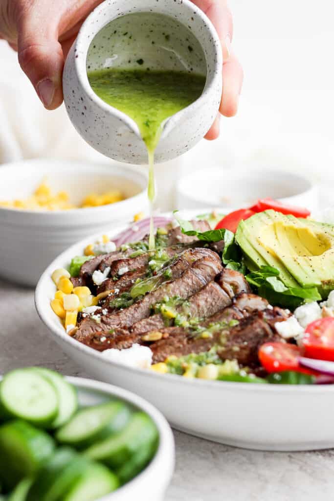 topping steak salad with dressing